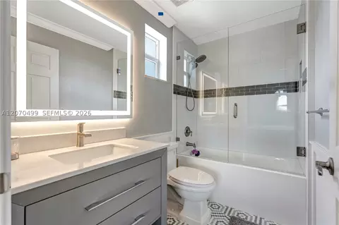Bath - 665 SW Yacht Basin Way, Stuart, FL 34997 photo 5 of 7