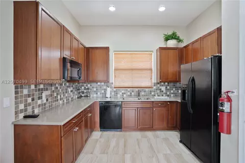 Kitchen - 665 SW Yacht Basin Way, Stuart, FL 34997 photo 7 of 7