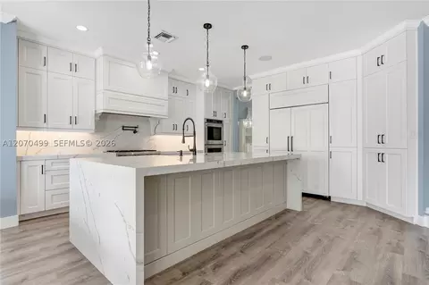 Kitchen - 665 SW Yacht Basin Way, Stuart, FL 34997 photo 5 of 7