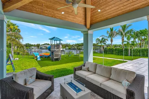 Exterior - 665 SW Yacht Basin Way, Stuart, FL 34997 photo 6 of 27