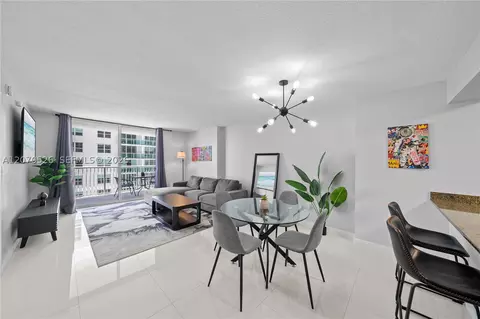 1200 Brickell Bay Dr #2205, Miami, FL 33131