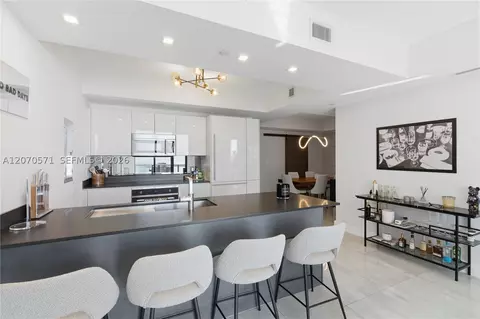 Kitchen - 1010 Brickell Ave #3903, Miami, FL 33131 photo 4 of 5