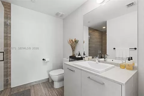 Bath - 1010 Brickell Ave #3903, Miami, FL 33131 photo 3 of 4