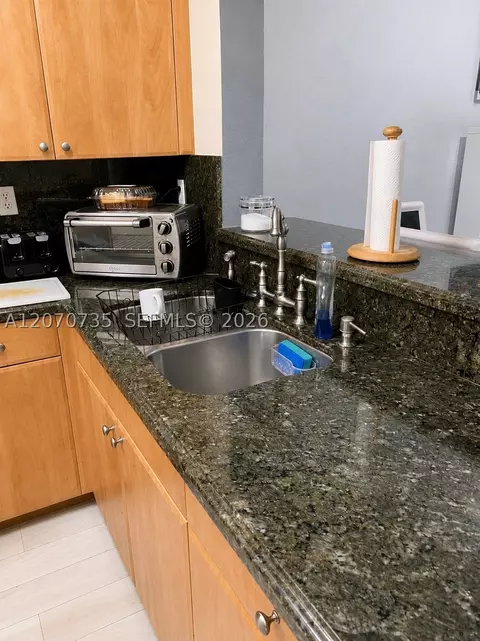 7991 NW 8th St #110, Miami, FL 33126