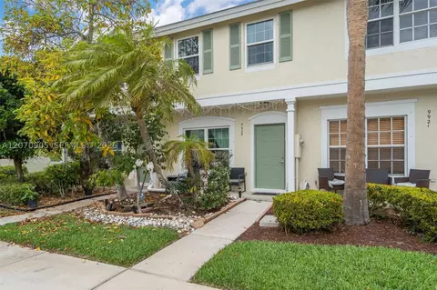 9925 NW 57th Mnr, Coral Springs, FL 33076