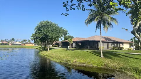 5437 Mendoza St, West Palm Beach, FL 33415