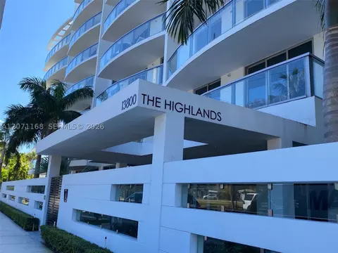 13800 Highland Dr #PH3, North Miami Beach, FL 33181