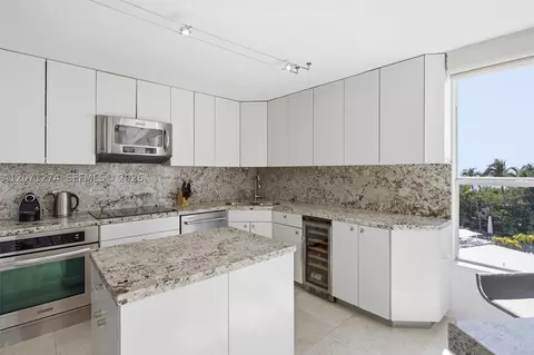 Kitchen - 613 Ocean Dr #5D, Key Biscayne, FL 33149 photo 1 of 2