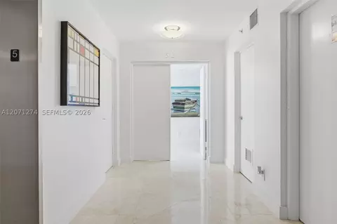 Entry Way - 613 Ocean Dr #5D, Key Biscayne, FL 33149 photo 3 of 4
