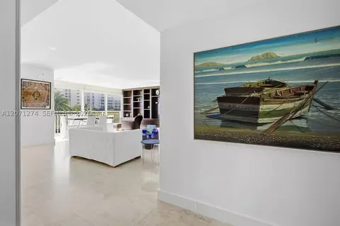Entry Way - 613 Ocean Dr #5D, Key Biscayne, FL 33149 photo 1 of 4