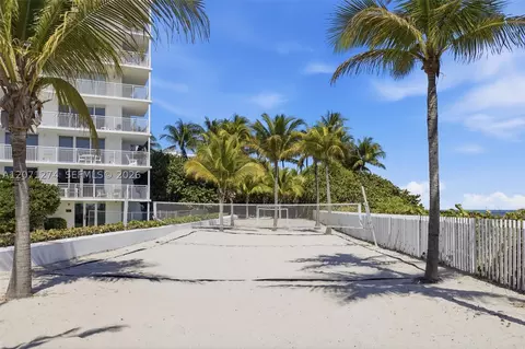 Exterior - 613 Ocean Dr #5D, Key Biscayne, FL 33149 photo 3 of 3