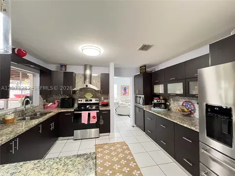 13249 NW 9 Ln, Miami, FL 33182