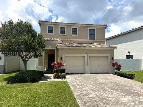 885 NE 191st St, Miami, FL 33179