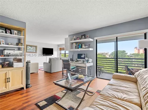 2314 S Cypress Bnd #611, Pompano Beach, FL 33069
