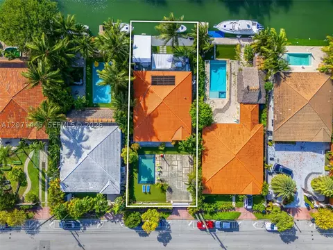 7970 Hawthorne Ave, Miami Beach, FL 33141