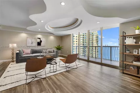 1200 Brickell Bay Dr #3001, Miami, FL 33131