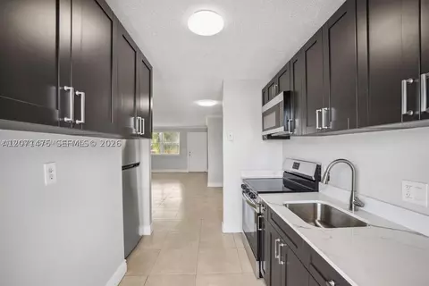 850 E Commercial Blvd #214B, Oakland Park, FL 33334