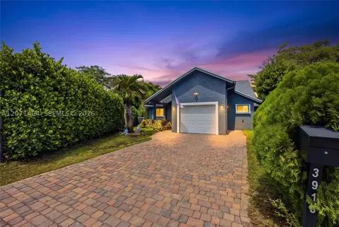 3913 NW 72nd Ln, Coral Springs, FL 33065