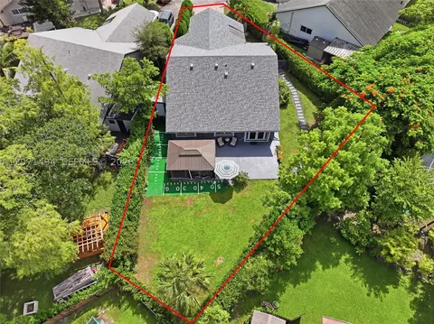 3913 NW 72nd Ln, Coral Springs, FL 33065