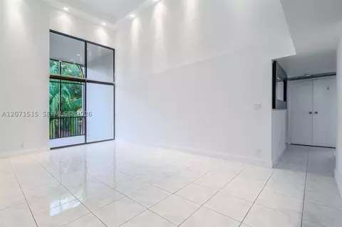 20347 W Country Club Dr #TH15, Aventura, FL 33180
