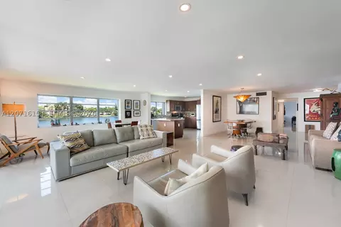 873 NE 195 #206, Miami, FL 33179