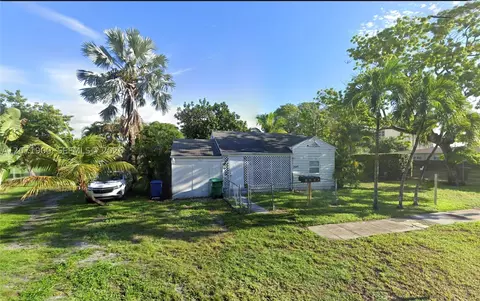 2549 NE 190th St, Miami, FL 33180