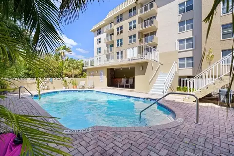 1050 SE 15th St #202, Fort Lauderdale, FL 33316