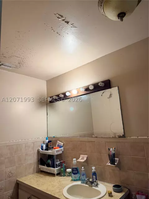 Bath - 733 E 26th St, Hialeah, FL 33013 photo 4 of 6