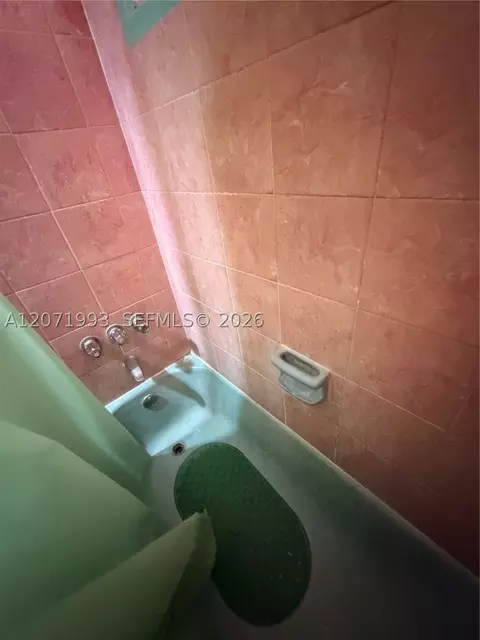 Bath - 733 E 26th St, Hialeah, FL 33013 photo 2 of 6
