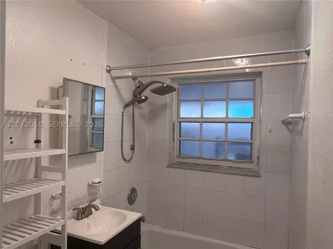 Bath - Undisclosed, Hialeah, FL 33010 photo 3 of 3