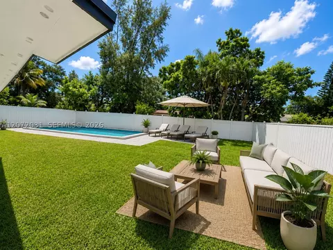 Exterior - 1870 NE 154th Ter, North Miami Beach, FL 33162 photo 4 of 4