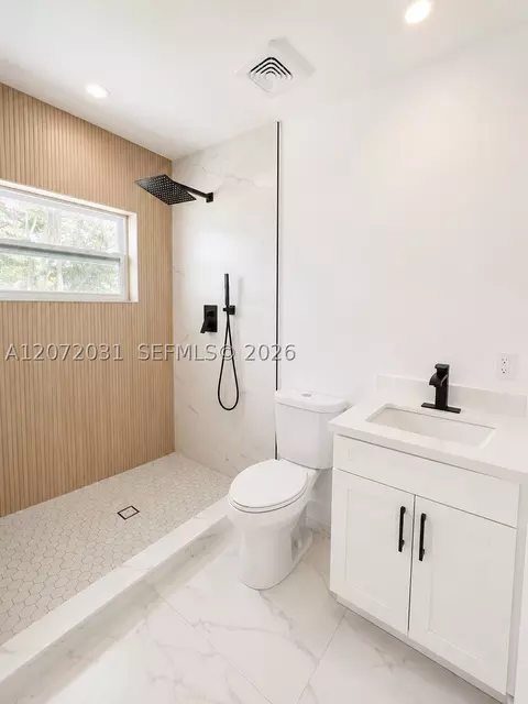 Bath - 1870 NE 154th Ter, North Miami Beach, FL 33162 photo 1 of 2
