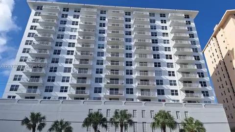427 Golden Isles Dr #5H, Hallandale Beach, FL 33009