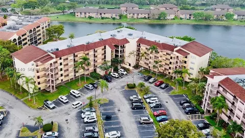 3955 N Nob Hill Rd #403, Sunrise, FL 33351