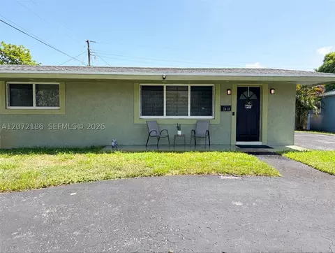 7810 NW 11th Ct, Pembroke Pines, FL 33024