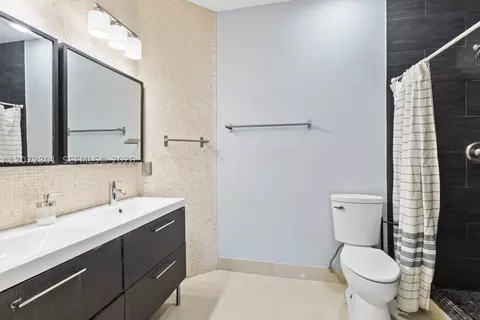 Bath - 7809 NW 114th Path, Doral, FL 33178 photo 1 of 2
