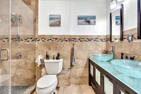 Bath - 340 W 55th St, Hialeah, FL 33012 photo 5 of 6