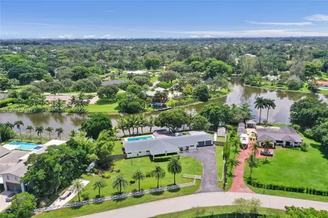 10880 SW 25th St, Davie, FL 33324