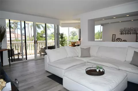 1000 E Island Blvd #303, Aventura, FL 33160