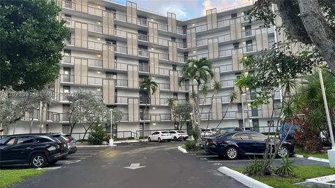 20500 W Country Club Dr #117, Aventura, FL 33180