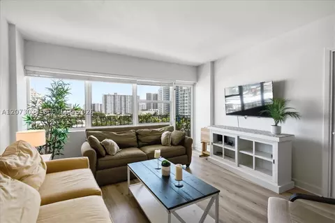 3250 NE 28th St #806, Fort Lauderdale, FL 33308