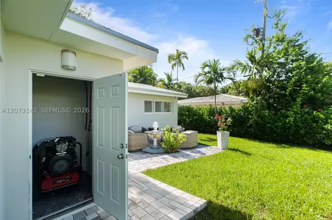 Exterior - 932 Bird Rd, Coral Gables, FL 33146 photo 6 of 6