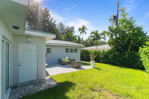 Exterior - 932 Bird Rd, Coral Gables, FL 33146 photo 5 of 6