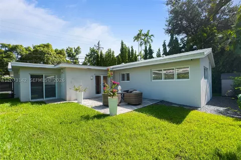 Exterior - 932 Bird Rd, Coral Gables, FL 33146 photo 4 of 6