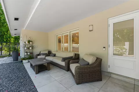 Exterior - 932 Bird Rd, Coral Gables, FL 33146 photo 3 of 6