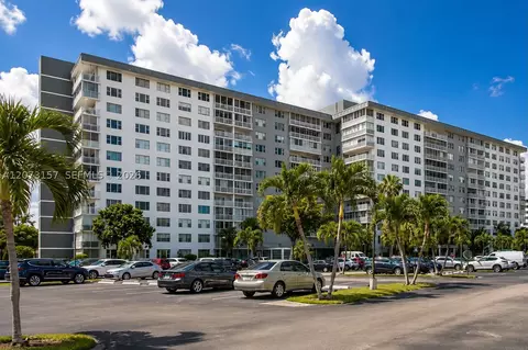 3800 Hillcrest Dr #315, Hollywood, FL 33021
