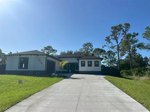 2915 49th St W, Lehigh Acres, FL 33971