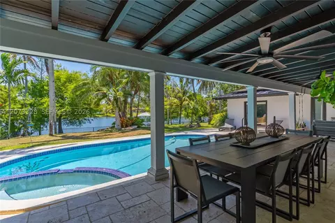 Exterior - 13400 SW 70th Ave, Pinecrest, FL 33156 photo 4 of 11