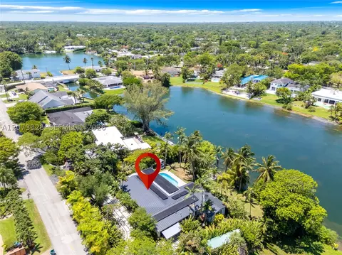 View/Area - 13400 SW 70th Ave, Pinecrest, FL 33156 photo 4 of 11