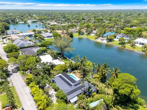 View/Area - 13400 SW 70th Ave, Pinecrest, FL 33156 photo 5 of 11
